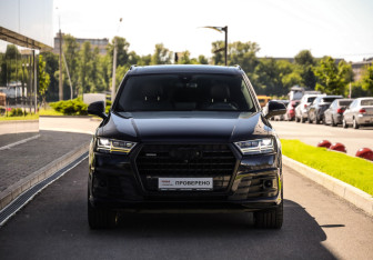 Подержанный автомобиль Audi Q7 2015 года (4 фото)