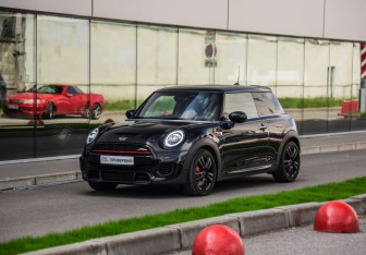 Подержанный автомобиль MINI Hatch 2020 года (3 фото)