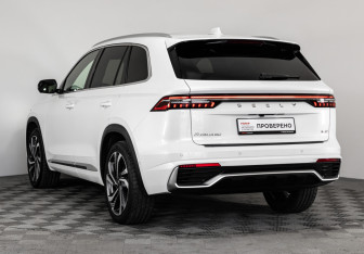 Подержанный автомобиль Geely Monjaro 2024 года (8 фото)
