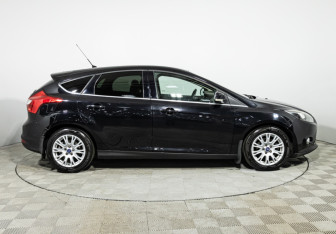Подержанный автомобиль Ford Focus Hatchback 2013 года (4 фото)