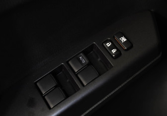 Подержанный автомобиль Toyota RAV4 2015 года (20 фото)