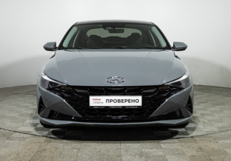 Подержанный автомобиль Hyundai Elantra Sedan 2021 года (2 фото)
