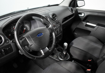 Подержанный автомобиль Ford Fusion 2007 года (9 фото)