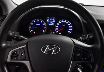 Подержанный автомобиль Hyundai Solaris Sedan 2015 года (17 фото)