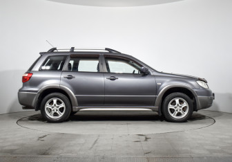Подержанный автомобиль Mitsubishi Outlander 2006 года (4 фото)