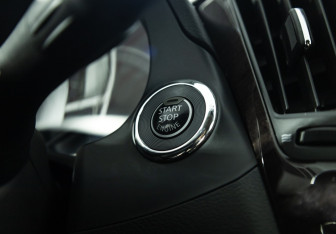 Подержанный автомобиль Infiniti Q50 2017 года (20 фото)