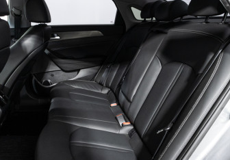 Подержанный автомобиль Hyundai Sonata 2018 года (10 фото)