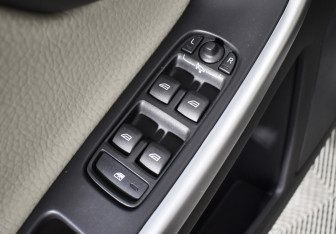 Подержанный автомобиль Volvo XC60 2011 года (18 фото)