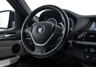 Подержанный автомобиль BMW X6 2011 года (14 фото)