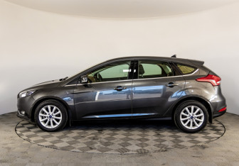 Подержанный автомобиль Ford Focus Hatchback 2019 года (8 фото)