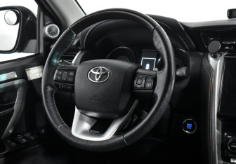Подержанный автомобиль Toyota Fortuner 2018 года (15 фото)