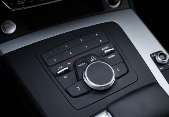 Подержанный автомобиль Audi Q5 2020 года (18 фото)