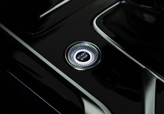 Подержанный автомобиль Hongqi HS5 2024 года (22 фото)