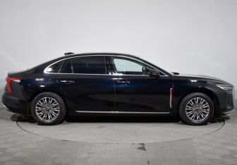 Подержанный автомобиль Hongqi H5 2023 года (4 фото)