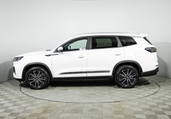 Подержанный автомобиль Chery Tiggo 8 Pro Max 2023 года (8 фото)