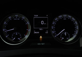 Подержанный автомобиль Skoda Rapid Liftback 2016 года (12 фото)