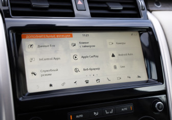 Подержанный автомобиль Land Rover Discovery 2017 года (15 фото)