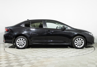 Подержанный автомобиль Toyota Corolla Sedan 2019 года (4 фото)