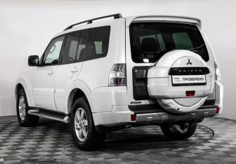 Подержанный автомобиль Mitsubishi Pajero 2014 года (7 фото)