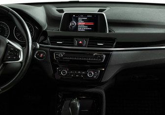 Подержанный автомобиль BMW X1 2015 года (14 фото)