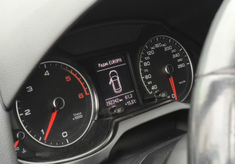 Подержанный автомобиль Audi Q5 2013 года (14 фото)