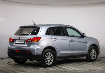 Подержанный автомобиль Mitsubishi ASX 2012 года (5 фото)