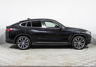 Подержанный автомобиль BMW X4 2019 года (4 фото)