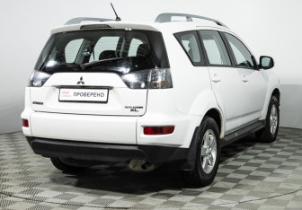 Подержанный автомобиль Mitsubishi Outlander 2010 года (5 фото)