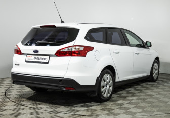 Подержанный автомобиль Ford Focus Hatchback 2012 года (5 фото)