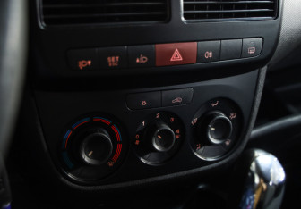 Подержанный автомобиль Fiat Doblo 2011 года (14 фото)