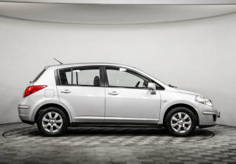 Подержанный автомобиль Nissan Tiida Hatchback 2008 года (4 фото)