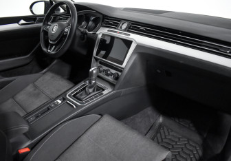 Подержанный автомобиль Volkswagen Passat Sedan 2017 года (13 фото)