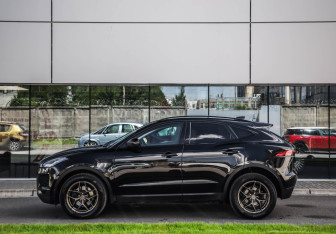 Подержанный автомобиль Jaguar E-Pace 2019 года (42 фото)