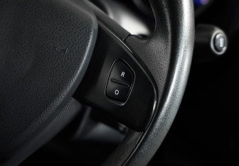 Подержанный автомобиль Renault Sandero 2017 года (11 фото)