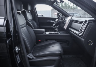 Подержанный автомобиль Jaecoo J7 2025 года (27 фото)