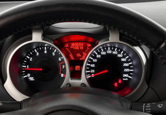 Подержанный автомобиль Nissan Juke 2012 года (17 фото)