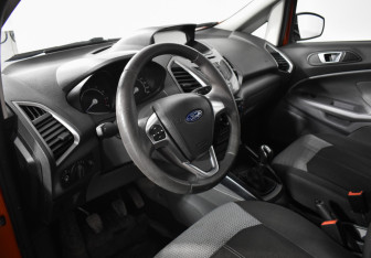 Подержанный автомобиль Ford EcoSport 2017 года (9 фото)