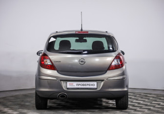 Подержанный автомобиль Opel Corsa 2013 года (6 фото)