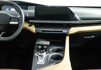 Подержанный автомобиль Changan UNI-V 2023 года (14 фото)