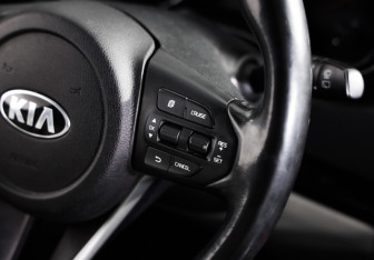 Подержанный автомобиль Kia Carnival 2018 года (11 фото)