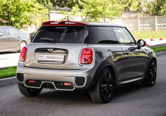 Подержанный автомобиль MINI Hatch 2017 года (6 фото)