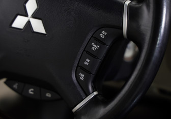 Подержанный автомобиль Mitsubishi Pajero 2019 года (12 фото)