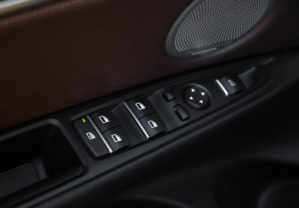 Подержанный автомобиль BMW X5 2013 года (26 фото)