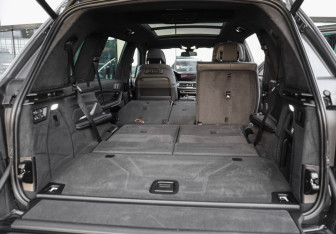 Подержанный автомобиль BMW X7 2021 года (38 фото)