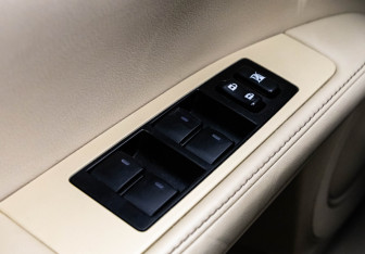 Подержанный автомобиль Lexus ES 2013 года (21 фото)