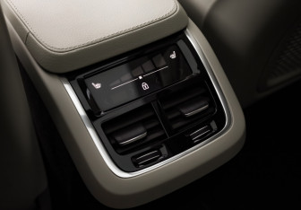 Подержанный автомобиль Volvo XC90 2022 года (23 фото)