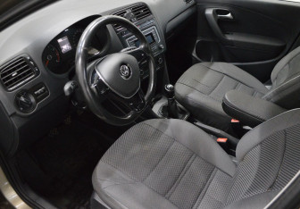 Подержанный автомобиль Volkswagen Polo Sedan 2017 года (10 фото)