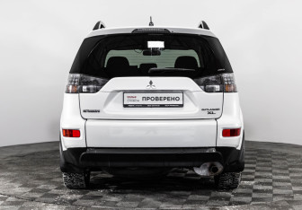 Подержанный автомобиль Mitsubishi Outlander 2010 года (6 фото)