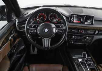 Подержанный автомобиль BMW X5 2013 года (11 фото)