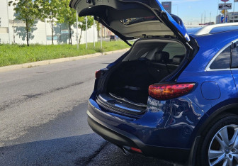 Подержанный автомобиль Infiniti QX70 2014 года (8 фото)